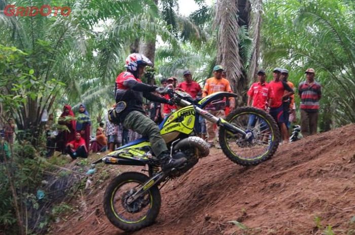 Trabasan asyik di kebun sawit ala KUTIL Komunitas Trail Lampung