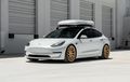 Tesla Model 3 Dandan Sporty Touring, Pelek Emas, Atap Pasang Roof Box
