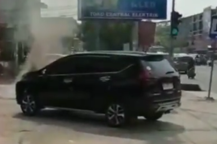 Mitsubishi Xpander anyar yang terbakar di Pekanbaru, Riau baru-baru ini