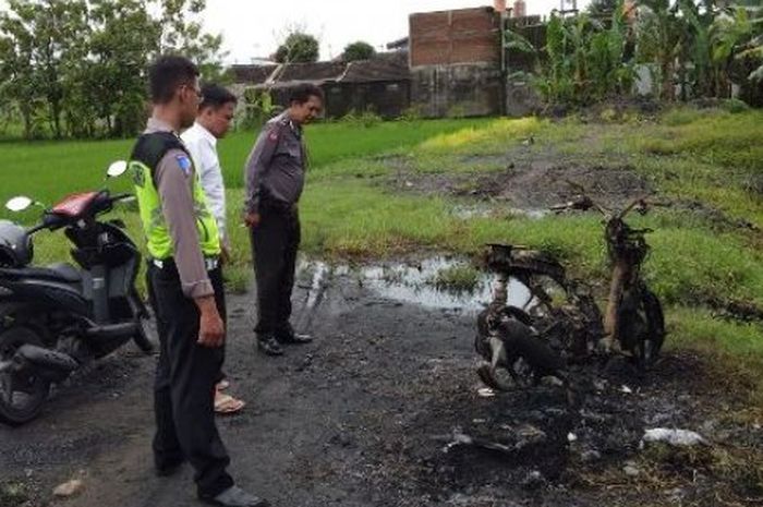 Motor terbakar ditemukan tanpa pemilik