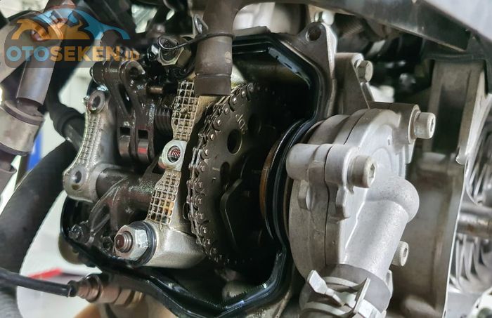 Oli mesin palsu membuat suara mesin motor jadi kasar dan bikin performa motor jadi menurun