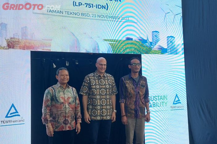 Peresmian Laboraturium Kaca Kendaraan Bermotor Indonesia milik T&Uuml;V Rheinland Indonesia.