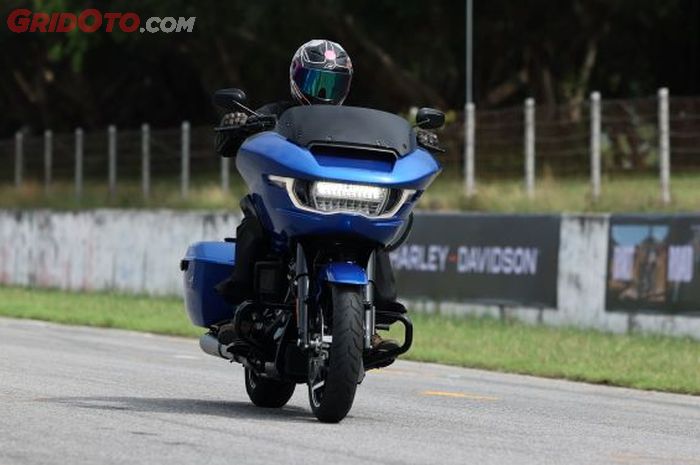 Cara gampang netralkan gigi moge Harley-Davidson 