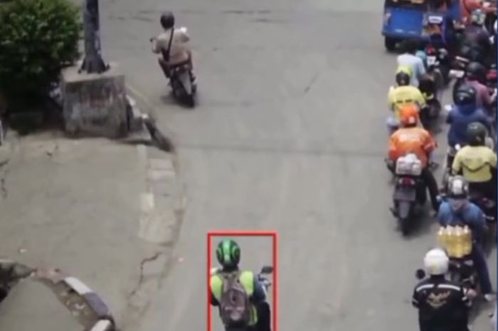Pemotor ini diduga kena tilang elektronik di wilayah tanjung priuk