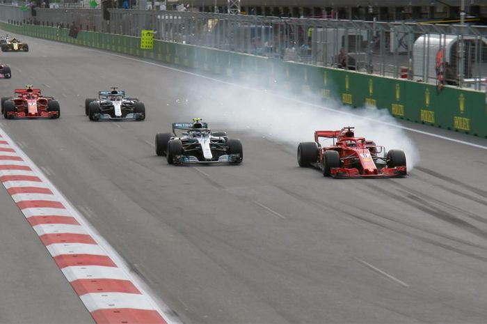 Sebastian Vettel menyalip dari dalam