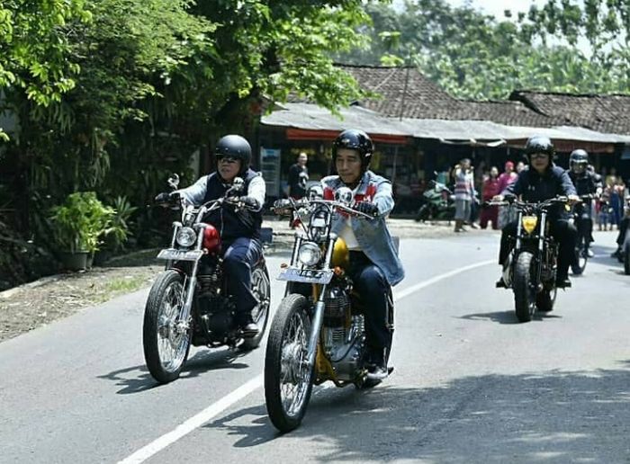 Presiden Jokowi saat turing di Sukabumi