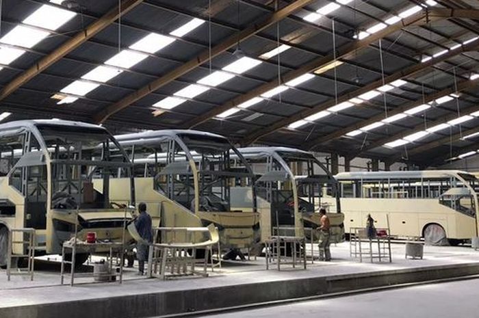 Fasilitas perakitan bus Karoseri Laksana di Ungaran, Semarang, Jawa Tengah