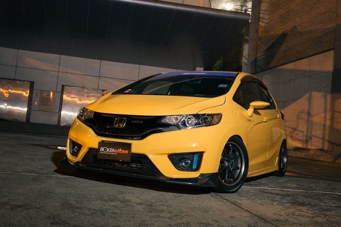 Modifikasi Honda Jazz asal Thailand yang sudah cangkok part Fit RS Jepang