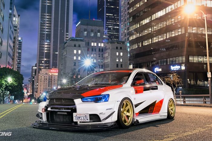 Modifikasi Mitsubishi Lancer Evo street racing pasang body kit Varis