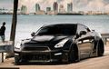 Nissan GT-R R35 Tampil Kece Berbaju Hitam Pekat Dengan Bodi Gambot