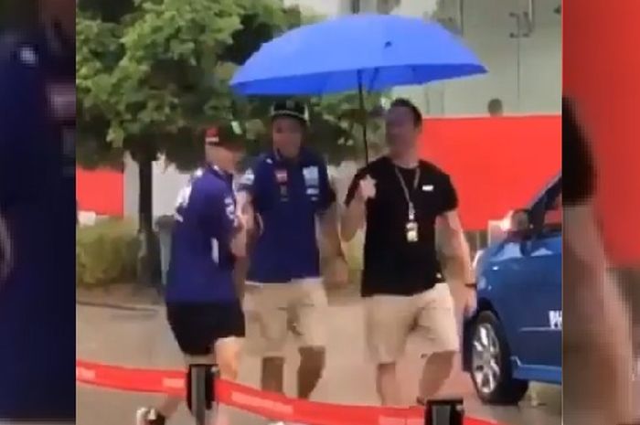 Mavercik Vinales ajak Valentino Rossi hujan-hujan