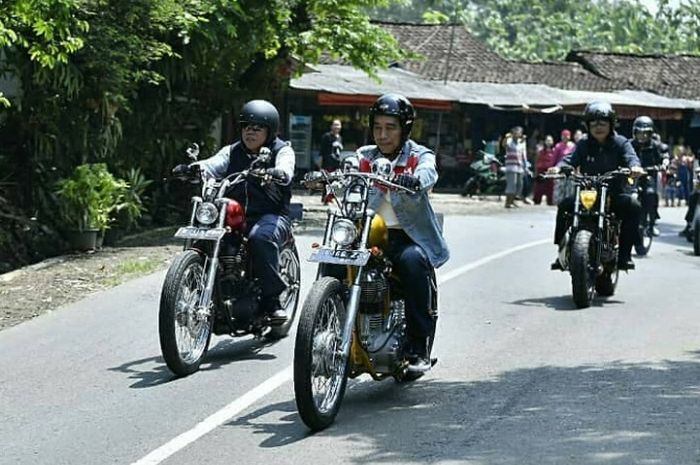 Presiden Jokowi saat turing di Sukabumi