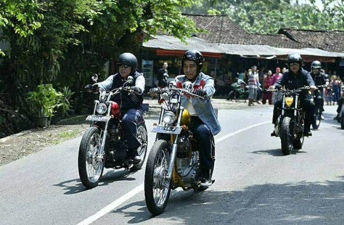 Presiden Jokowi saat turing di Sukabumi