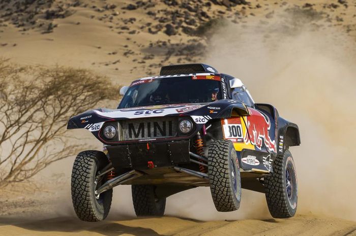 Juara bertahan Reli Dakar, Carlos Sainz mendapat kendala pada stage Prologue Reli Dakar 2021 hari Sabtu (2/1)