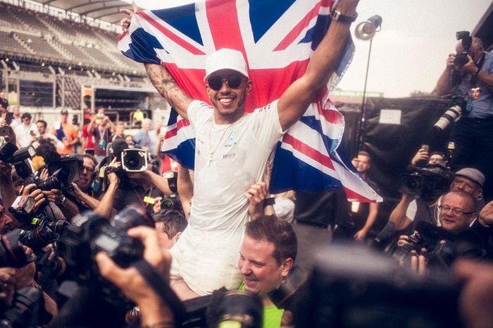Lewis Hamilton saat meraih gelar juara junia keempat kalinya di GP F1 Meksiko 2017