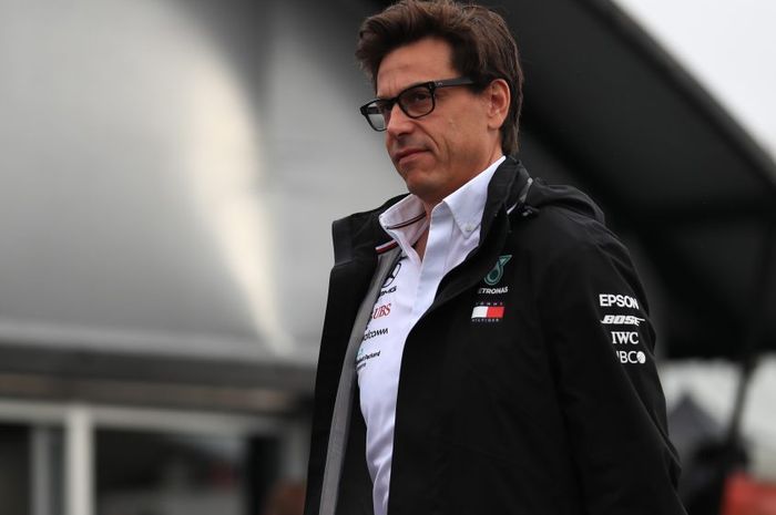 Team Principal Mercedes, Toto Wolff, mengakui kalau timnya sedang memantau perkembangan Red Bull usai berhasil meraih podium ketiga di F1 Australia 