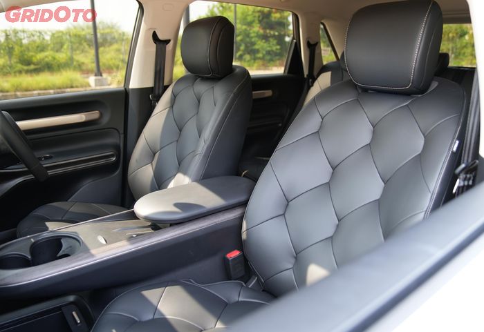 Jok Italian Bubble Sofa Wuling Cloud EV terasa sangat empuk saat diduduki