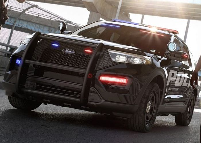 Tampak Depan SUV PIU Terbaru Ford yang Sangat Kokoh