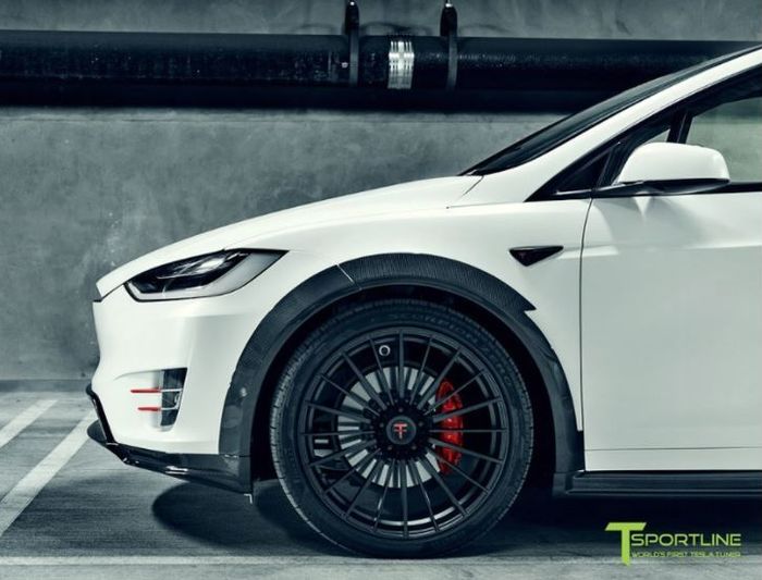 Modifikasi Tesla Model X ditopang pelek multi-spoke ukuran 22 inci