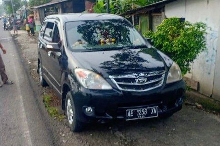 Spesifikasi mesin dan harga Daihatsu Xenia seken tahun 2004.