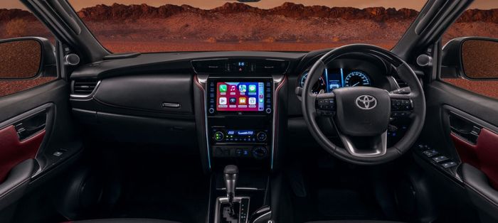 Area ruang kemudi dan Interior Toyota Fortuner 2.8 48V