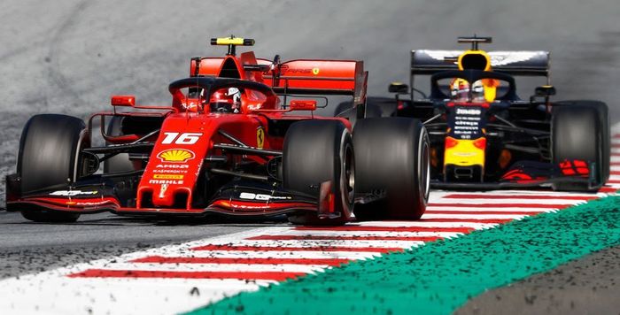 Charles Leclerc bersaing sengit dengan Max Verstappen di F1 Austria 2019