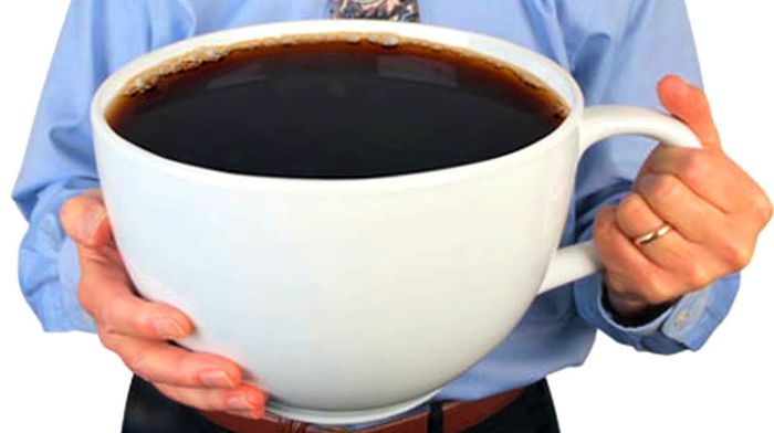 Mengonsumsi kafein berlebihan justru akan menyebabkan jantung berdebar