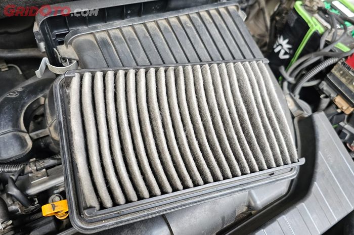 Setiap segini sebaiknya filter udara mesin mobil perlu diganti. ILUSTRASI. Filter udara kotor.