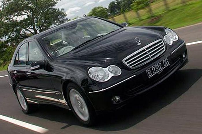 Mercedes-Benz dengan kode bodi W203