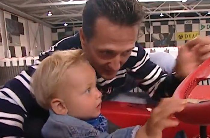 Mick Schumacher dan sang ayah, Michael Schumacher pada tahun 2000