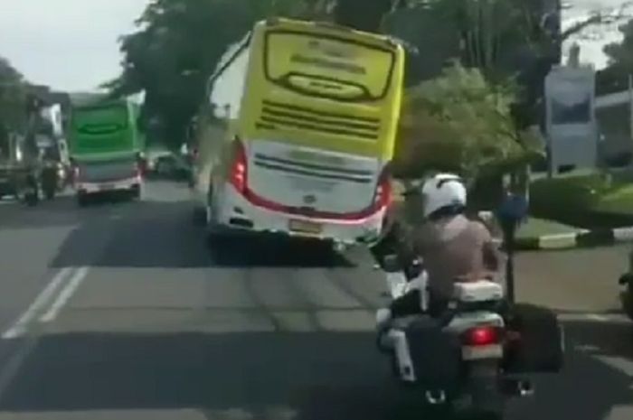 Bus ugal-ugalan di Bandung, ditangkap polisi.