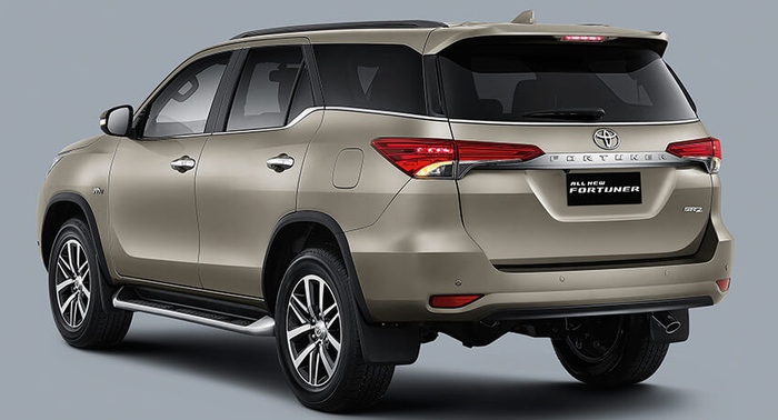 Toyota Fortuner SRZ, merupakan varian dari Fortuner bermesin bensin.