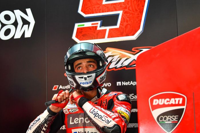 Usai melihat performa Maverick Vinales yang berhasil tampil baik di dua hari pertama tes MotoGP Qatar, Danilo Petrucci mulai khawatir