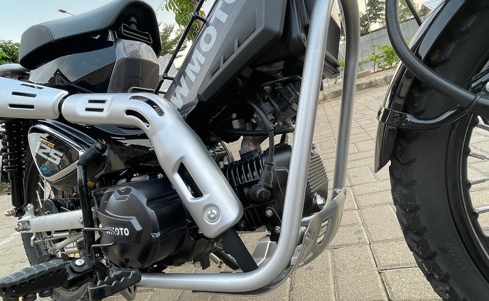 Mesin WMoto Porter 125 dikasih pelindung.