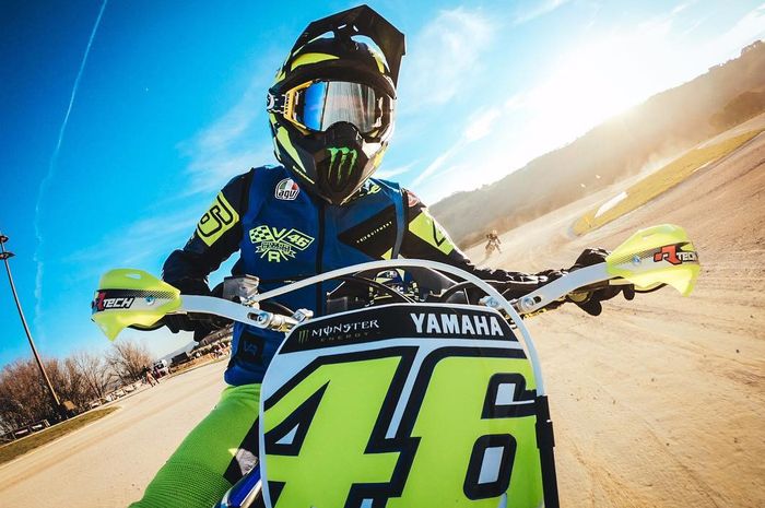 Valentino Rossi tatang duo Ducati balap motocross