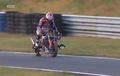 Salut, Meski Sudah Crash Hingga Motor Hancur, Pembalap Ini Masih Nekat Tunggangi Motornya