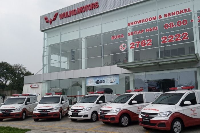 Wuling donasikan empat unit ambulans Confero dan satu unit mobil klinik Confero yang didonasikan untuk lembaga Rumah Zakat.