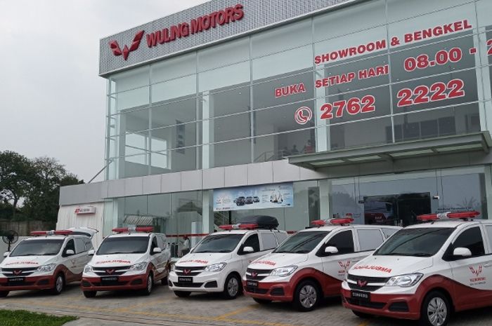 Wuling donasikan empat unit ambulans Confero dan satu unit mobil klinik Confero yang didonasikan untuk lembaga Rumah Zakat.