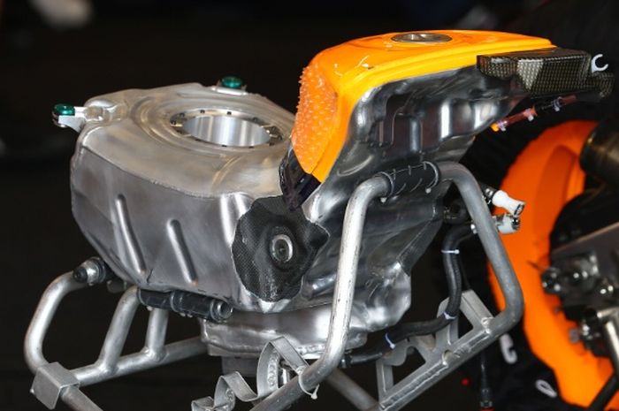 Tabung bahan bakar di motor MotoGP