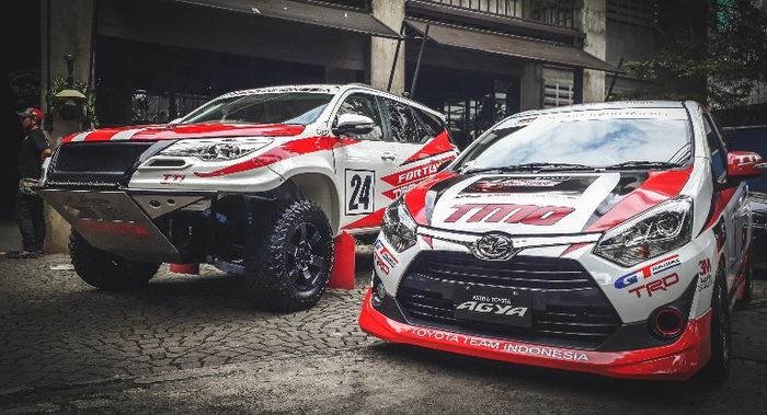 Livery Toyota Team Indonesia pada mobil Fortuner dan Agya