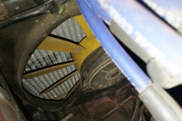 Kipas radiator Suzuki Karimun kotak yang dipasang di Toyota Starlet