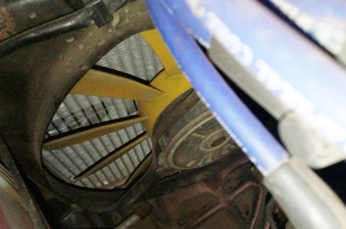 Kipas radiator Suzuki Karimun kotak yang dipasang di Toyota Starlet