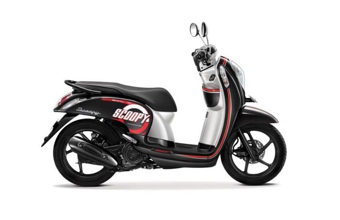 Honda Scoopy generasi ketiga dengan ban berdiameter 14 inci