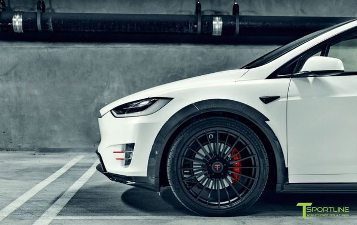 Modifikasi Tesla Model X gambot pasang pelek 22 inci