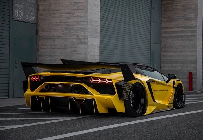 Tampilan belakang modifikasi Lamborghini Aventador ala Liberty Walk