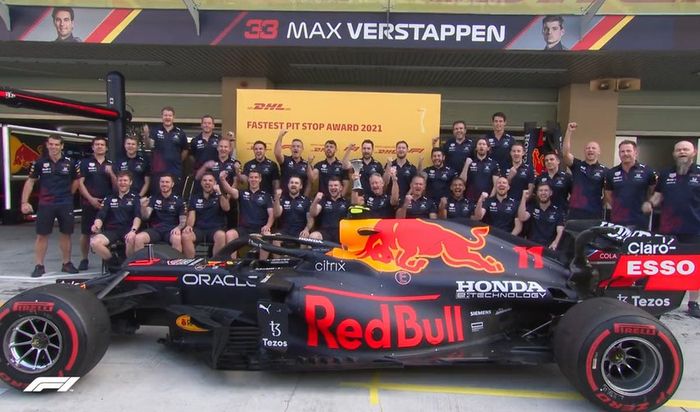 Di musim balap F1 2022 tim Red Bull menggunakan mesin Honda dengan label yang berbeda