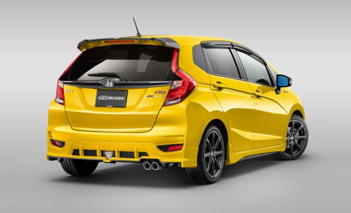 Modifikasi Honda Jazz GK5 RS pasang body kit Mugen