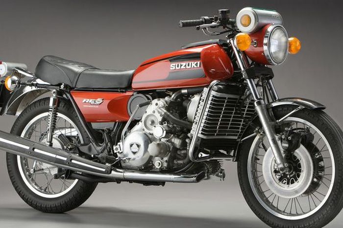 Desain awal Suzuki RE5