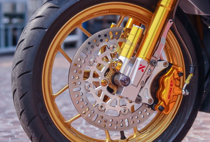 Kaki-kaki depan Honda Vario 150 kece dengan kaliper rem RCB dan bottom sokbreker KTC