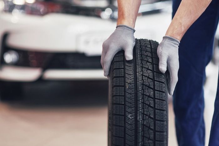 bahaya pakai ban bekas buat mobil